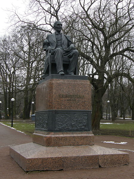 Dr. Fr. R. Kreutzwaldi mälestussammas Tallinnas. Mälestussammas avati 1958. Skulptorid Endel Taniloo, Martin Saks.