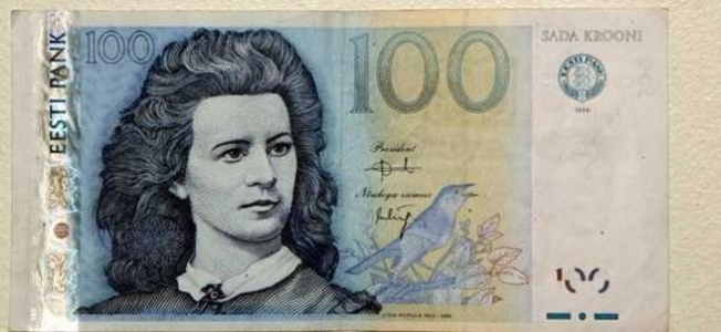 Kas teadsie,et 1992. aastal toimunud rahareformiga võeti muuhulgas kasutusele ka Lydia Koidula näopildiga 100-kroonised, mille kujundas kunstnik Vladimir Taiger. Rahatähe tagapool on kujutatud Eesti pankrannikut. Samuti on seal Koidula luuletuse autograaf. 100-krooniseid rahatähti on välja antud aastatel 1991, 1992, 1994, 1999 ja 2007. 


